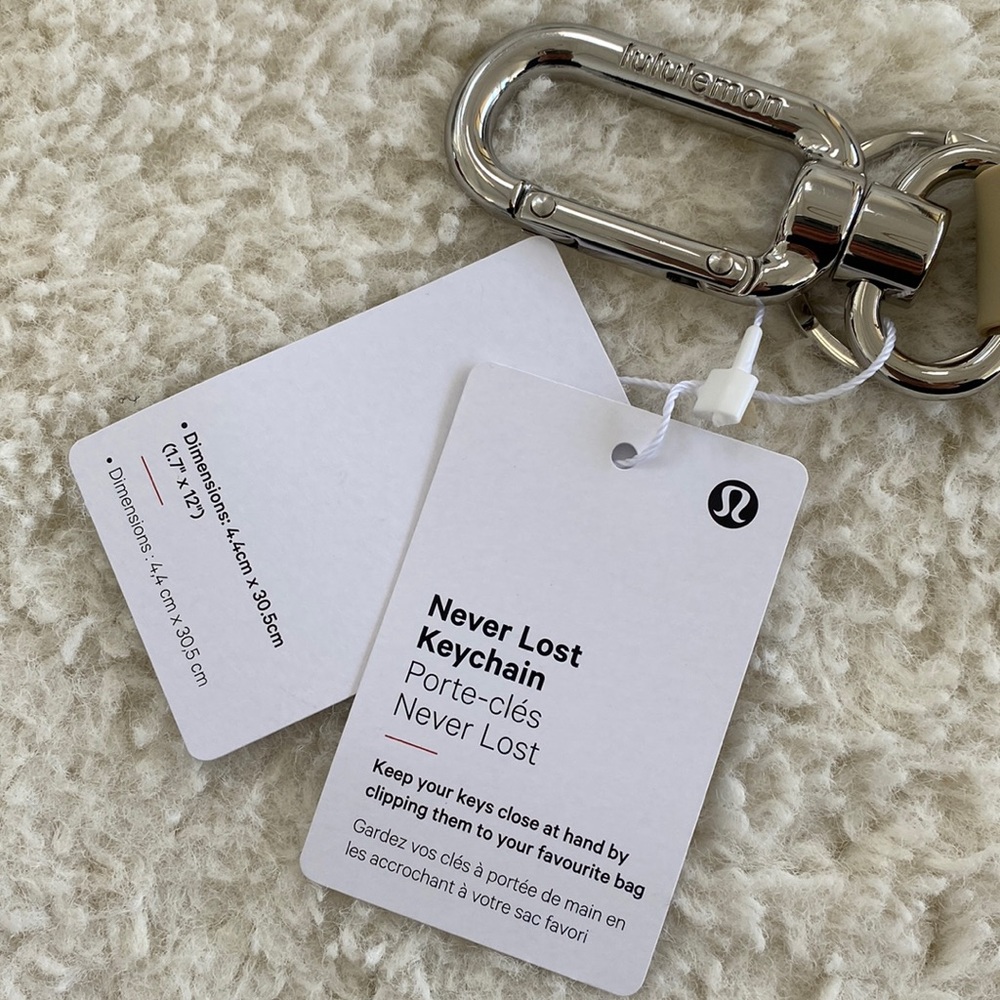 ❤️ Lululemon Never Lost Keychain NWT - Picture 6 of 6